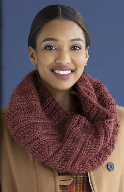zz Zuri Cowl (PDF) - FREE with purchase of 2 skeins of Ella Rae Chunky Merino